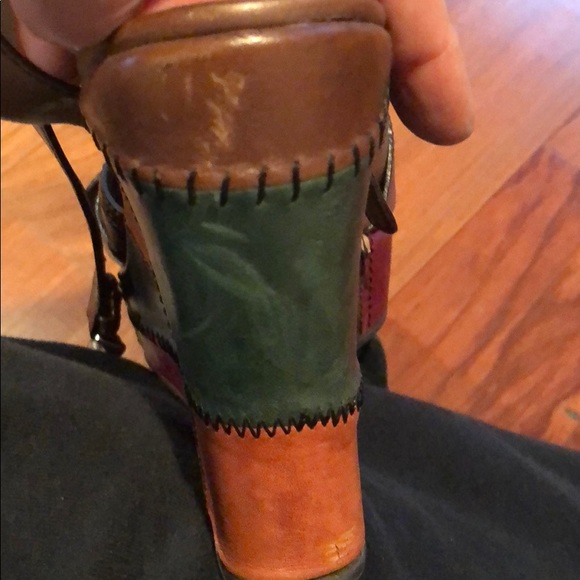 Coach platforms - Picture 3 of 3